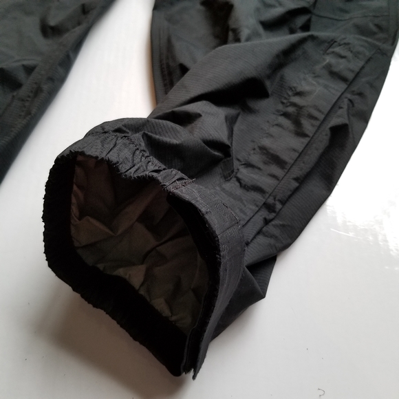 Mountain Hardwear Dry Q Nylon Wind Pants - Picture 10 of 14